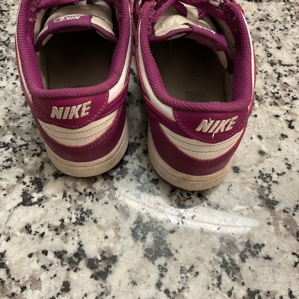 Nike Kids Low-Top Sneakers in White & Magenta - Picture 5 of 7